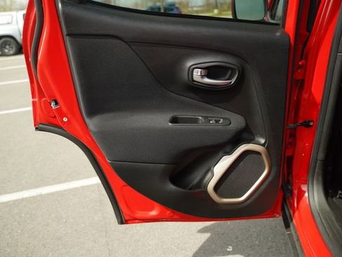 Used 2015 Jeep Renegade Latitude w/ Trailer Tow Group image 15