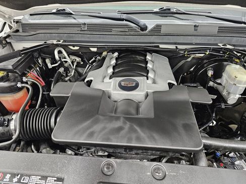Used 2019 Cadillac Escalade Luxury AWD/4WD image 38