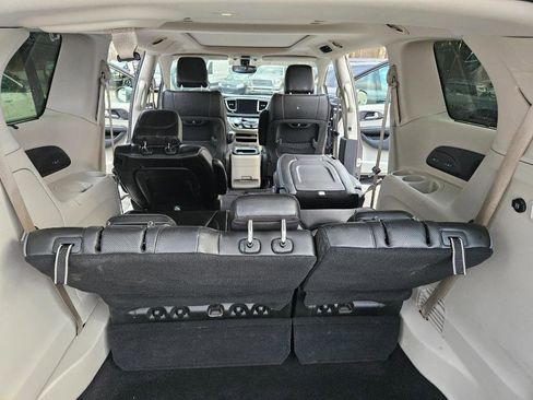 Used 2020 Chrysler Pacifica Limited image 49
