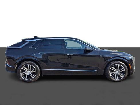 Used 2026 Cadillac Lyriq Luxury AWD/4WD image 7