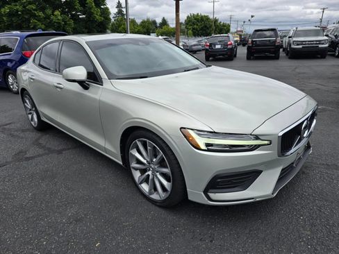 Used 2019 Volvo S60 T5 Momentum w/ Multimedia Package FWD image 7