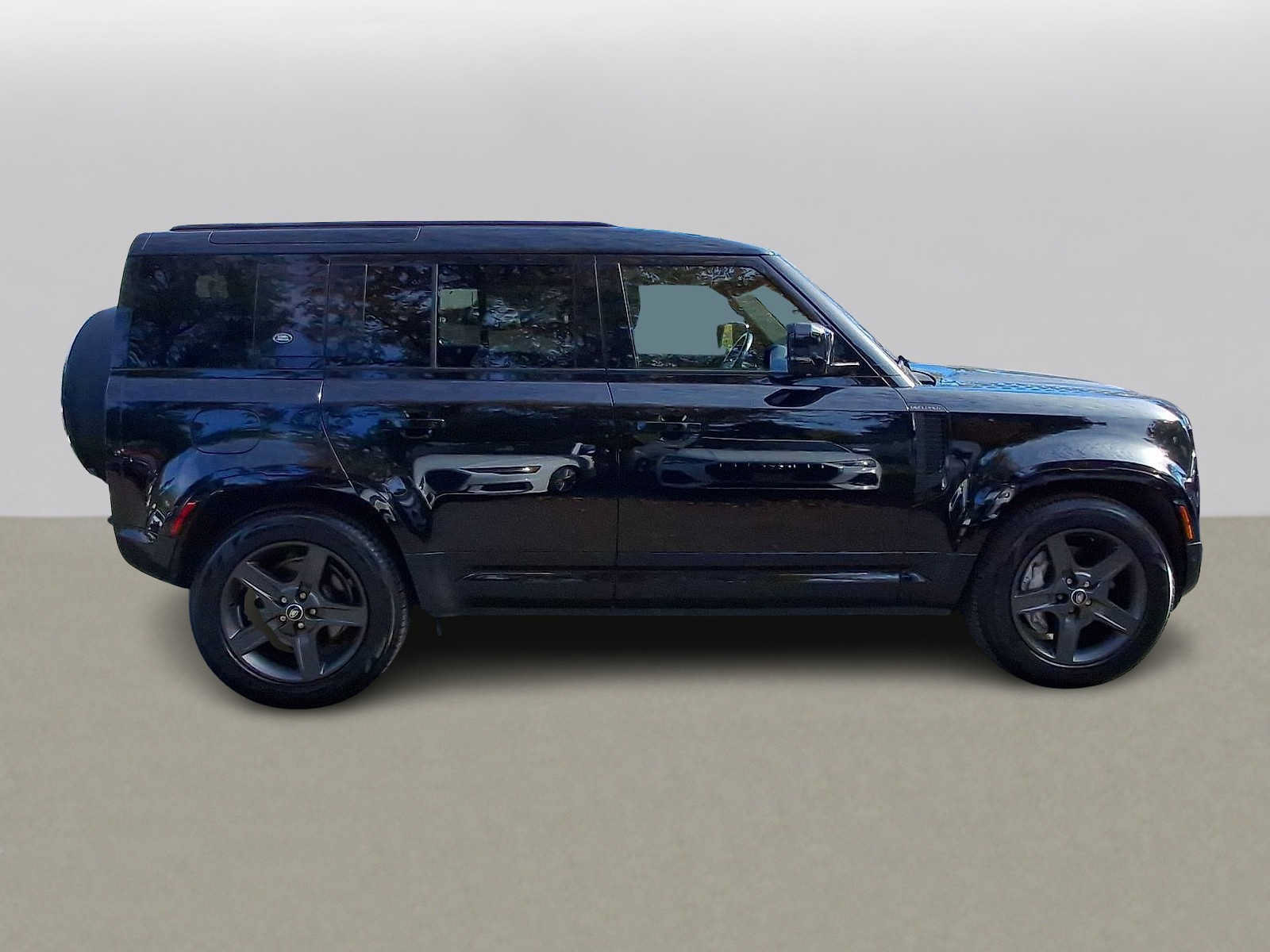 Used 2023 Land Rover Defender 110 X-Dynamic SE AWD/4WD image 32