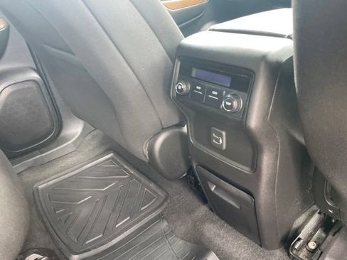 Used 2018 GMC Acadia SLE AWD/4WD image 57