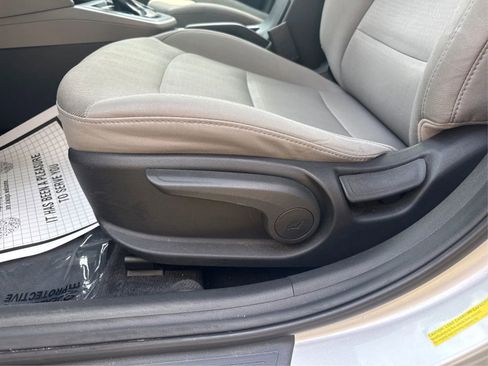 Used 2017 Hyundai Elantra SE image 18