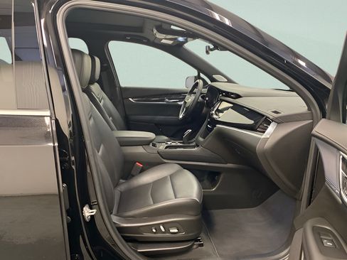 Used 2025 Cadillac XT6 Premium Luxury AWD/4WD image 25