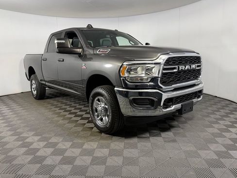 Used 2024 RAM 3500 Tradesman w/ Chrome Appearance Group AWD/4WD image 4