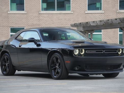 Used 2017 Dodge Challenger SXT RWD image 21