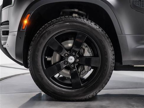 Used 2023 Land Rover Defender 110 SE image 11