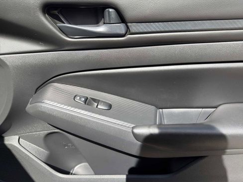 Used 2024 Nissan Altima 2.5 S FWD image 17