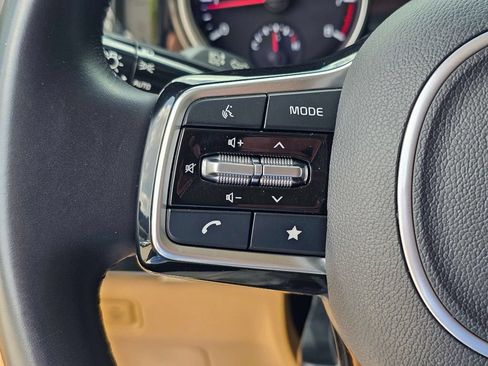 Certified 2024 Kia Carnival EX FWD image 21