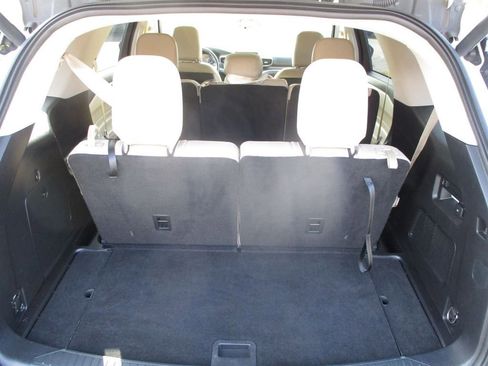 Used 2020 Ford Explorer XLT w/ Equipment Group 202A image 4