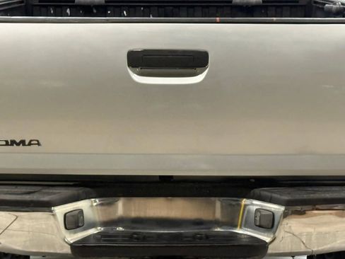 Used 2006 Toyota Tacoma Pickup 4D 6 ft image 10