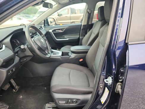 Used 2025 Toyota RAV4 XLE AWD/4WD image 13