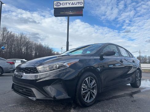 Used 2024 Kia Forte LXS image 3