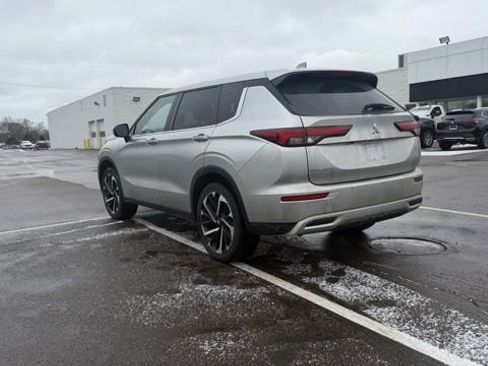 Used 2024 Mitsubishi Outlander AWD image 9