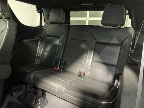 Used 2023 GMC Yukon SLT AWD/4WD image 25