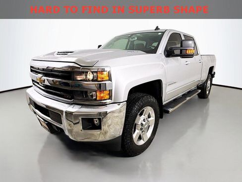 Used 2018 Chevrolet Silverado 2500 LT w/ LT Convenience Package image 3