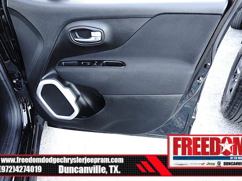 Used 2020 Jeep Renegade Latitude FWD image 41