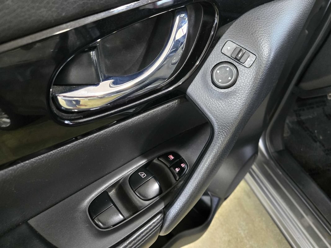 Used 2021 Nissan Rogue Sport SV AWD/4WD image 12