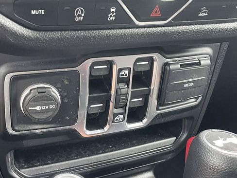 Used 2024 Jeep Wrangler Unlimited Sport AWD/4WD image 11