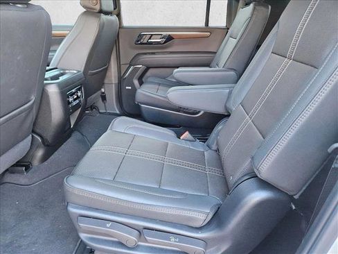 Certified 2025 Chevrolet Suburban High Country image 10