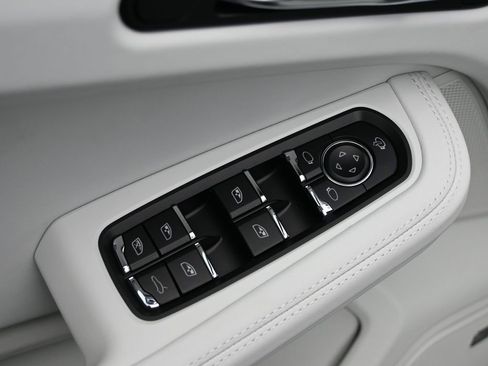 New 2026 Porsche Macan image 20