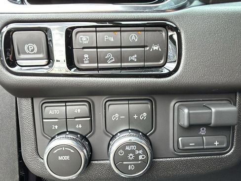 New 2026 GMC Yukon Elevation w/ Elevation Premium Package image 12