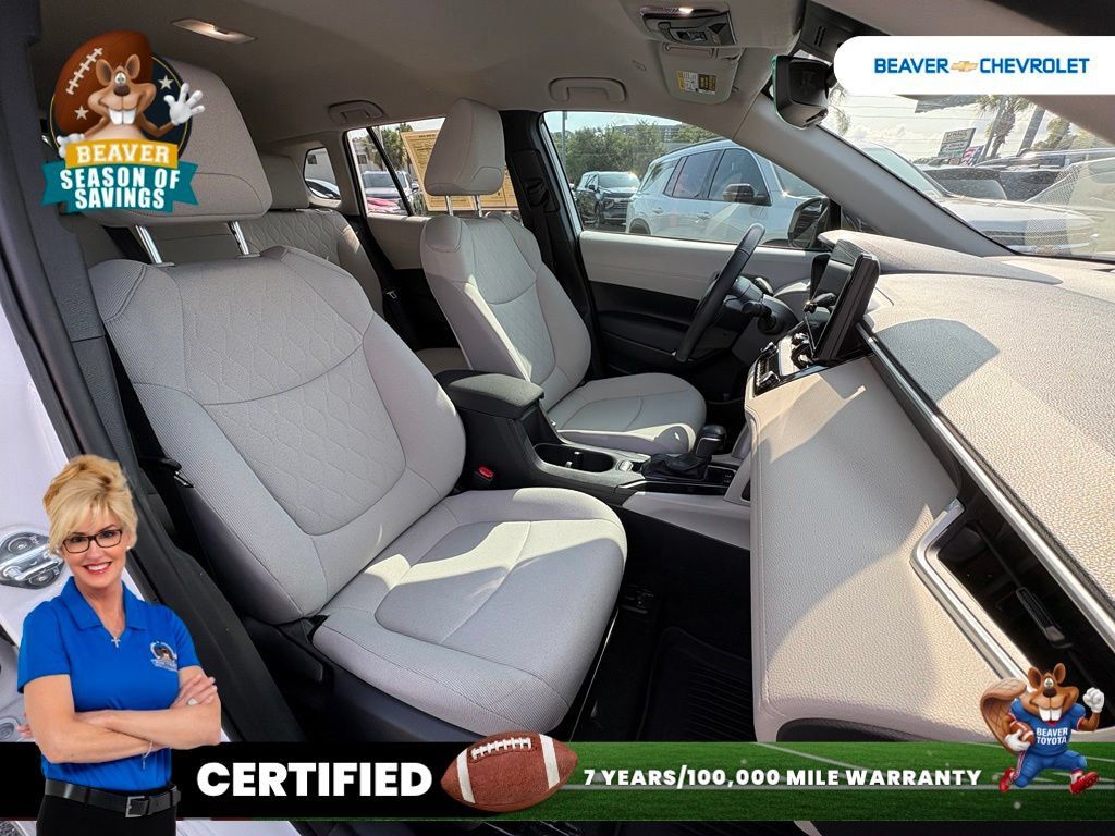 Used 2025 Toyota Corolla Cross LE FWD image 23