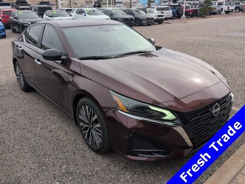 Used 2024 Nissan Altima 2.5 SV image 3