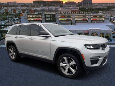 Certified 2025 Jeep Grand Cherokee Limited w/ Trailer Tow Package AWD/4WD image 1