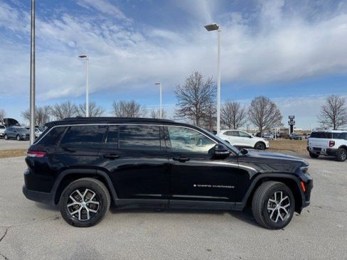 Used 2024 Jeep Grand Cherokee L Limited w/ Luxury Tech Group II image 10