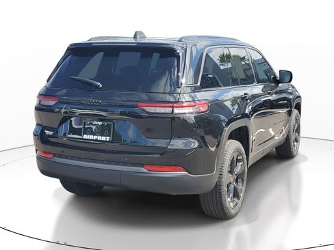 New 2026 Jeep Grand Cherokee Limited RWD image 4