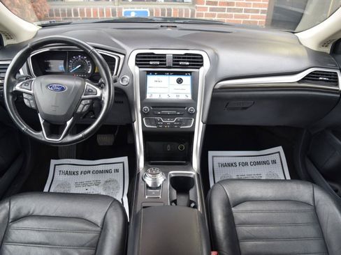Used 2017 Ford Fusion SE w/ Fusion SE Technology Package FWD image 13