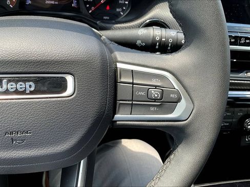 Used 2025 Jeep Compass Latitude w/ Convenience Group AWD/4WD image 12