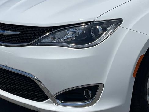 Used 2018 Chrysler Pacifica Touring-L FWD image 9