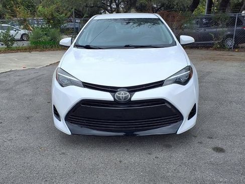 Used 2019 Toyota Corolla LE w/ LE Premium Package FWD image 2