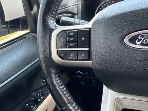 Used 2024 Ford Expedition XLT AWD/4WD image 24