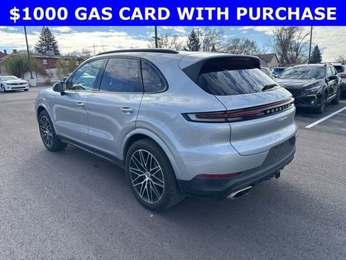 Used 2024 Porsche Cayenne w/ Premium Package image 5