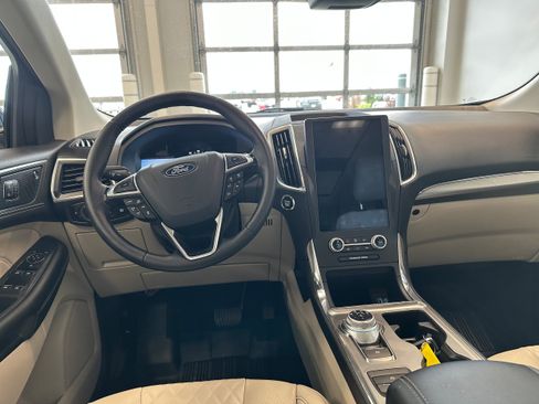 Used 2024 Ford Edge Titanium w/ Equipment Group 301A AWD/4WD image 18