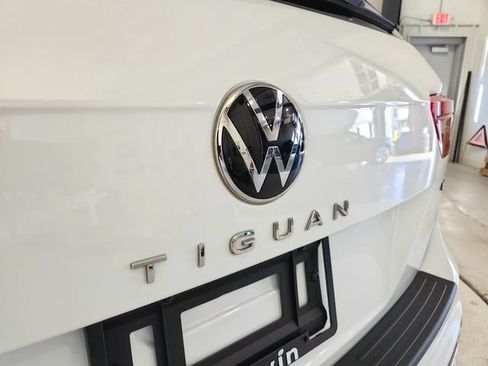 Used 2024 Volkswagen Tiguan SE R-Line AWD/4WD image 31