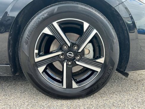 Used 2025 Nissan Sentra SV FWD image 24
