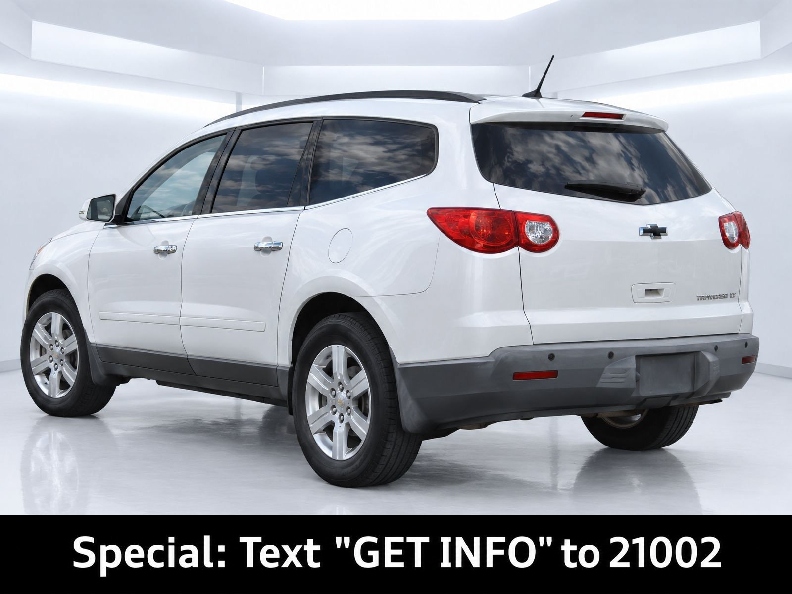 Used 2011 Chevrolet Traverse LT FWD image 7