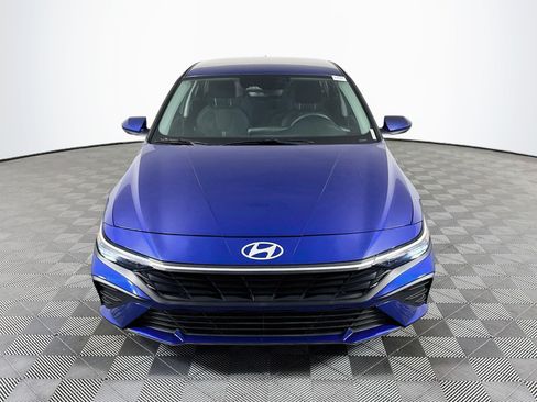 Used 2024 Hyundai Elantra SE FWD image 2