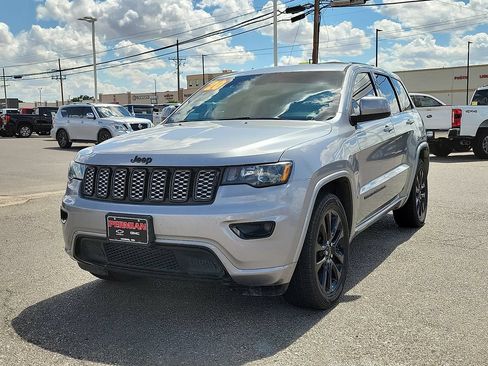 Used 2020 Jeep Grand Cherokee Altitude RWD image 4