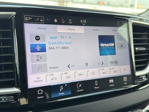 Used 2024 Chrysler Pacifica Touring-L image 23