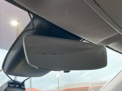 Used 2022 Toyota Highlander LE FWD image 24