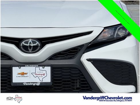 Used 2024 Toyota Camry SE FWD image 9