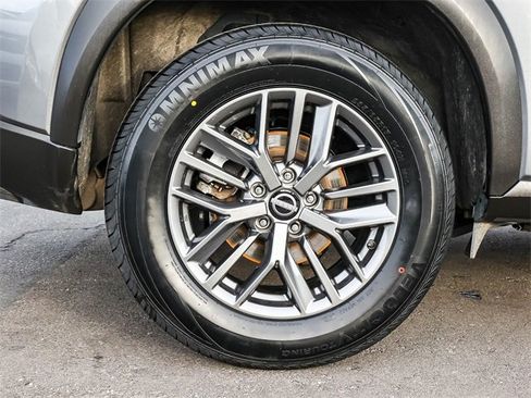 Used 2023 Nissan Rogue S image 8