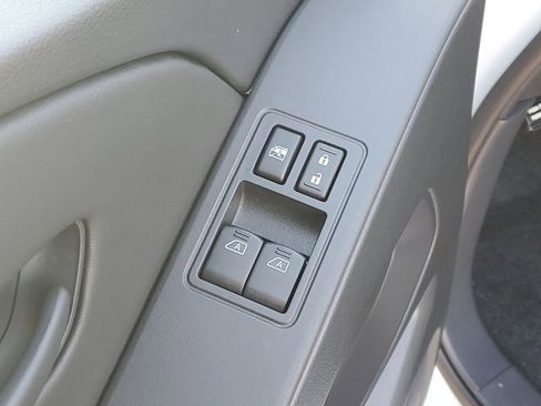 New 2026 Nissan Frontier S image 9