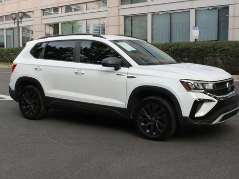 Used 2022 Volkswagen Taos S image 2